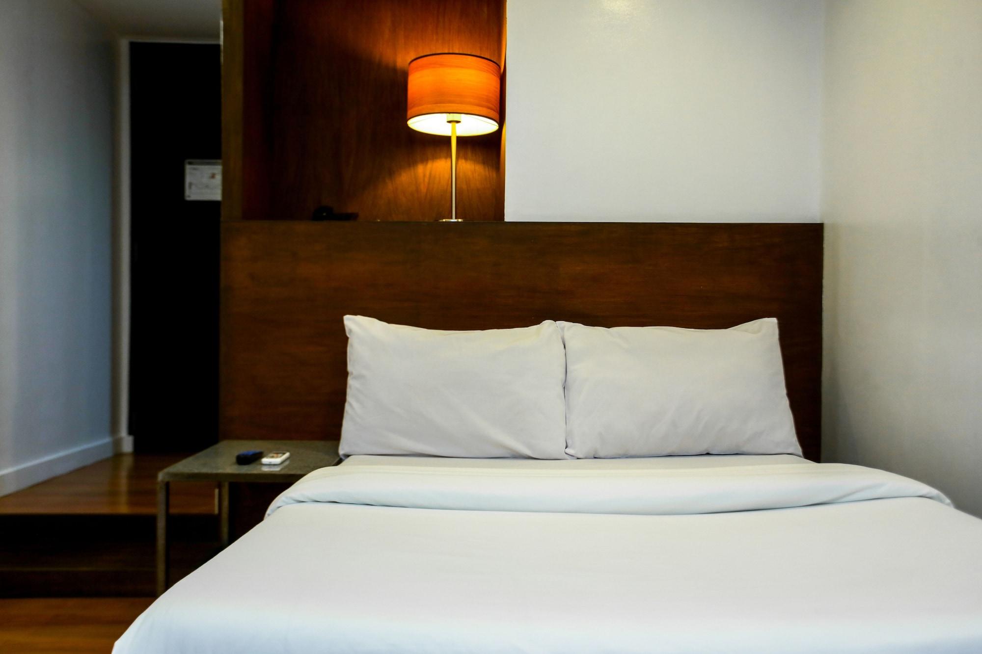 Hotel Durban Makati City Екстер'єр фото