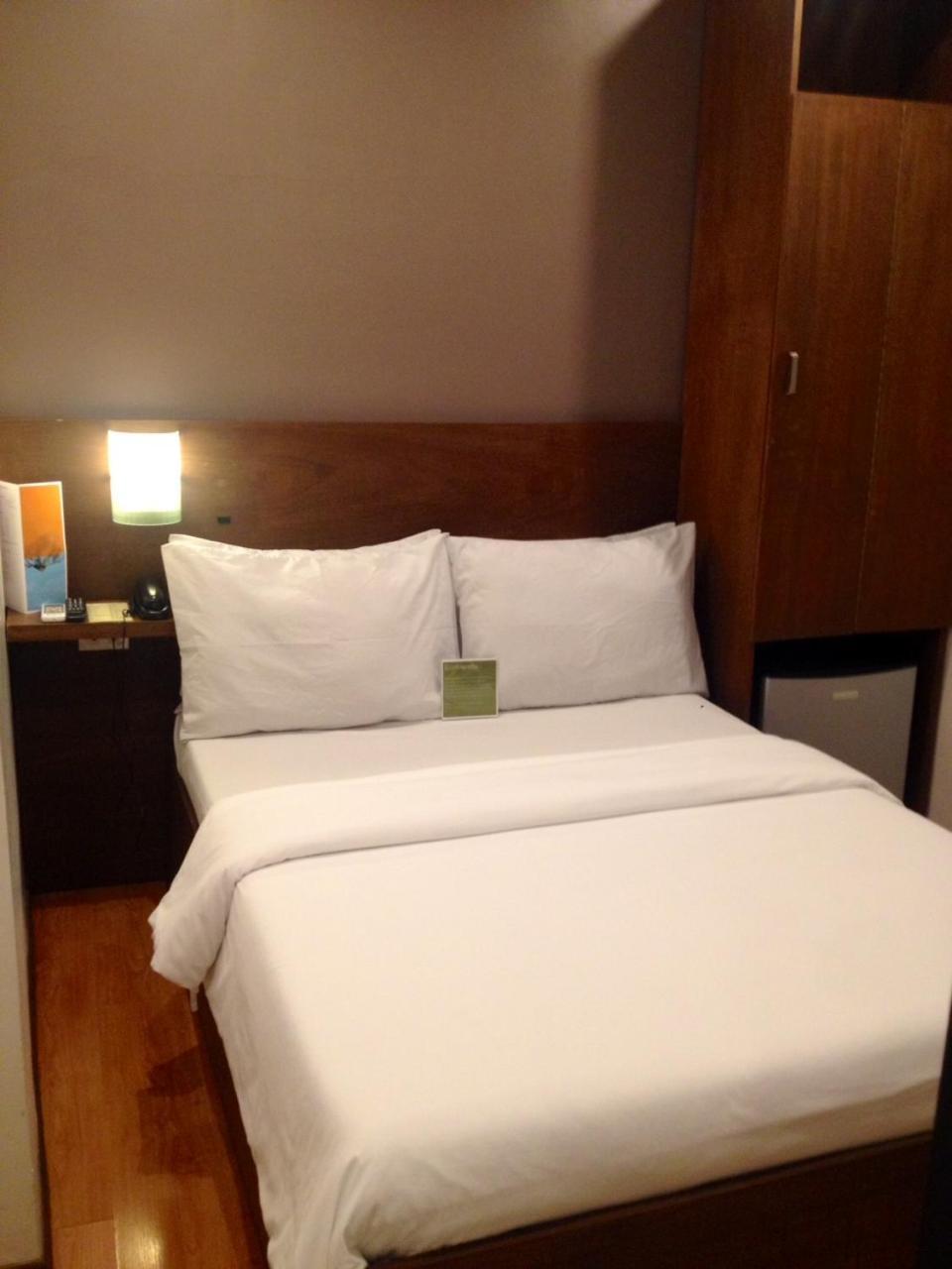 Hotel Durban Makati City Екстер'єр фото