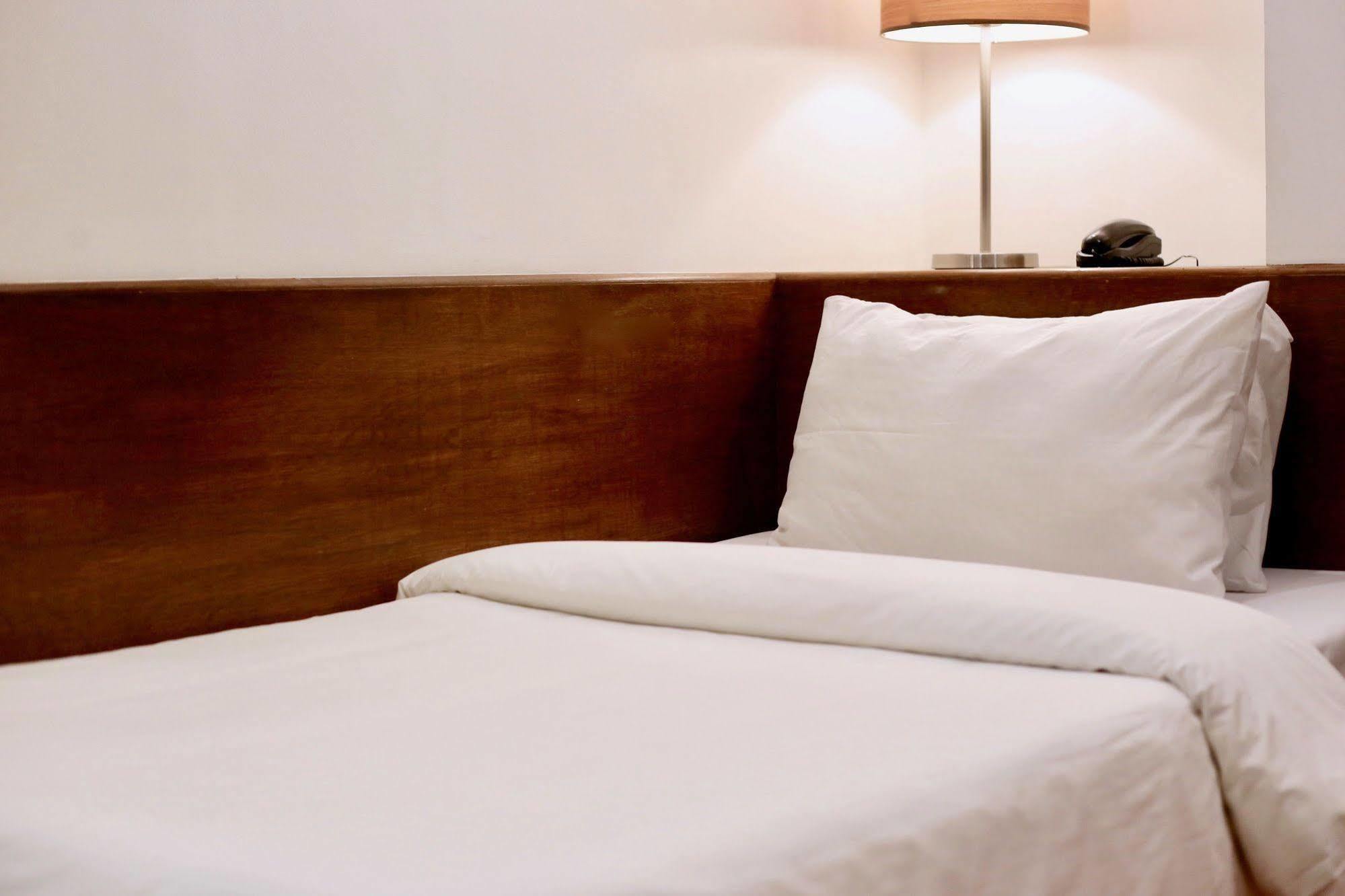 Hotel Durban Makati City Екстер'єр фото