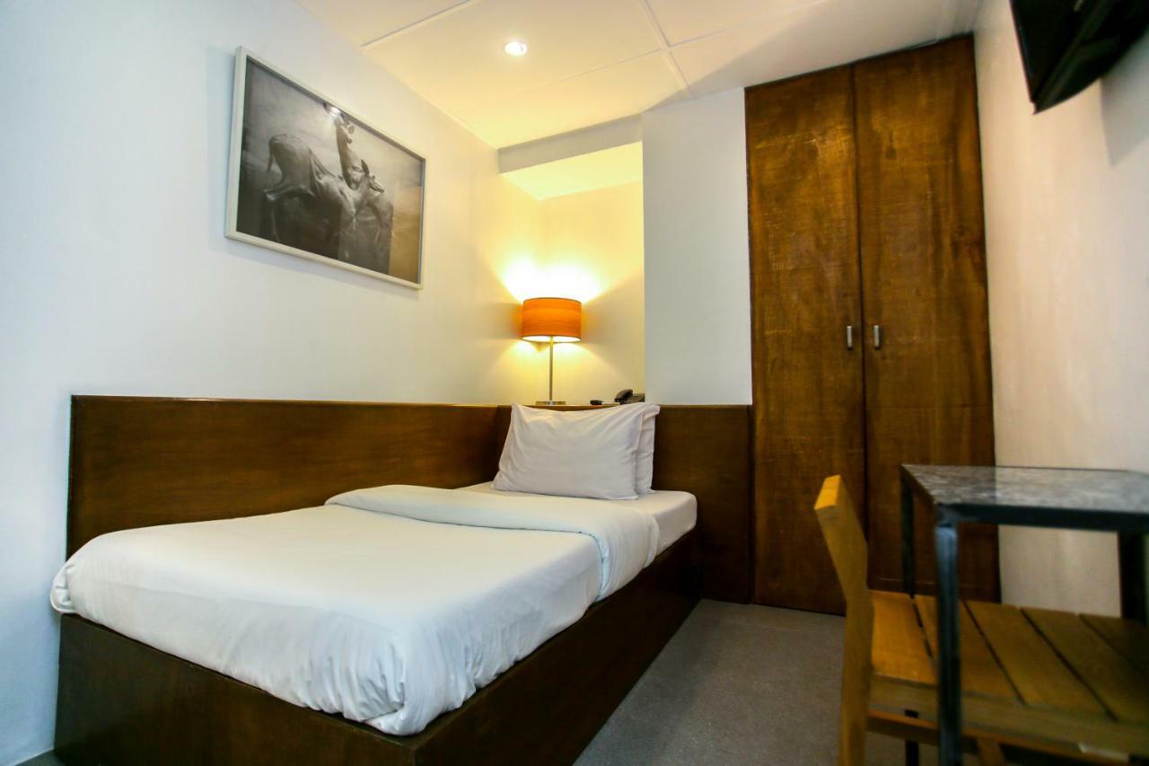 Hotel Durban Makati City Екстер'єр фото